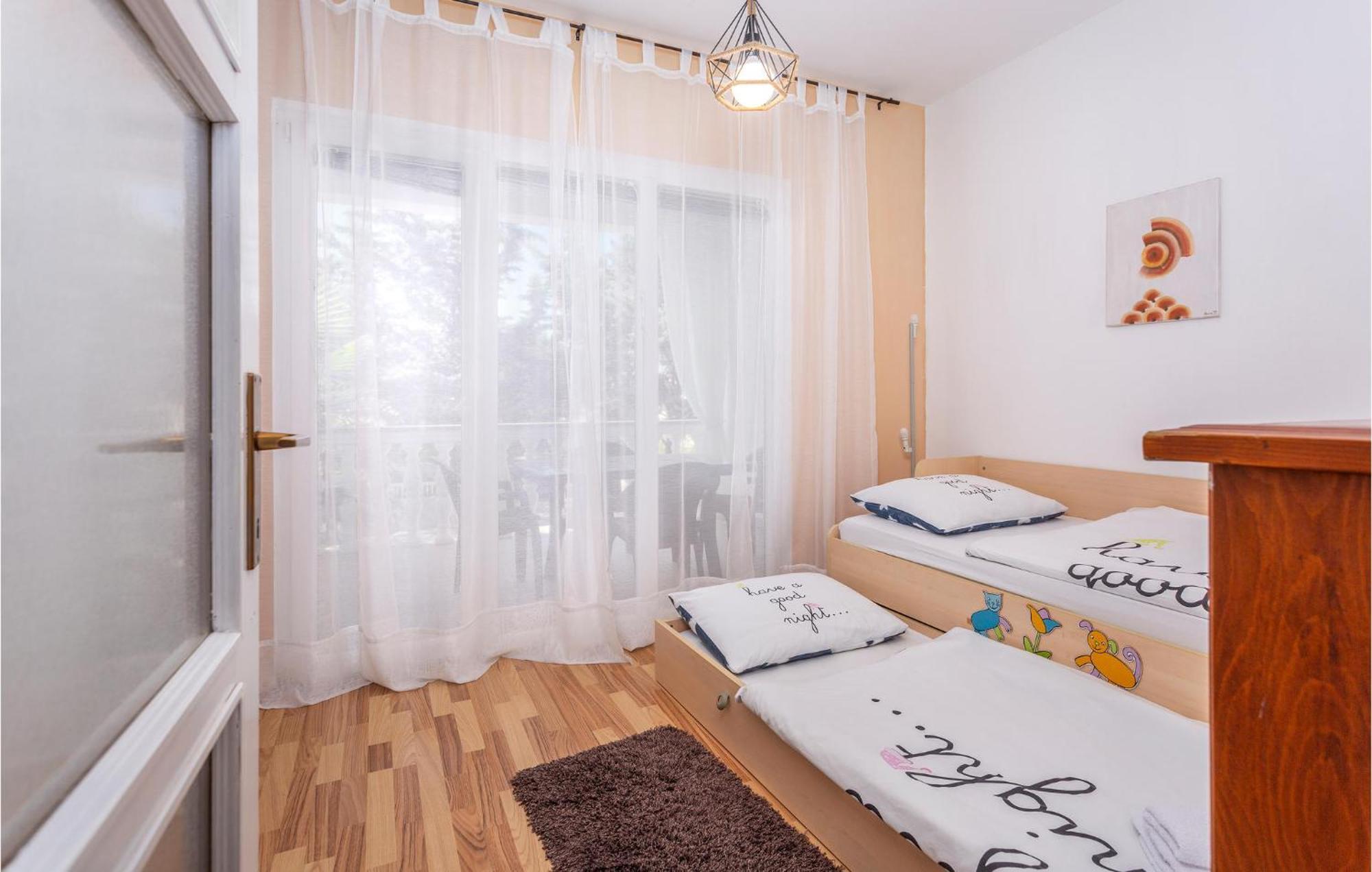 Stunning Apartment In Malinska With Kitchen 外观 照片