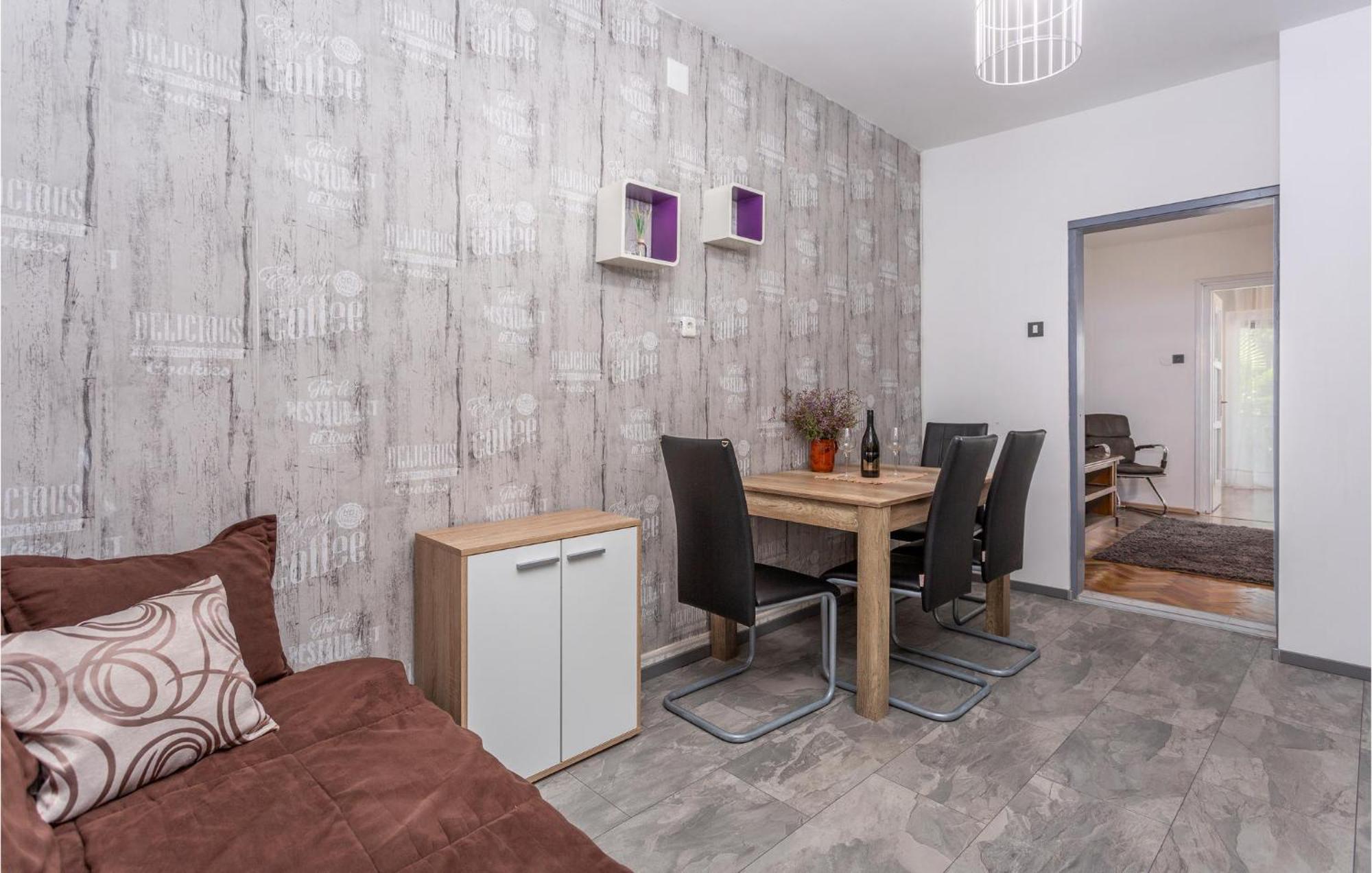 Stunning Apartment In Malinska With Kitchen 外观 照片